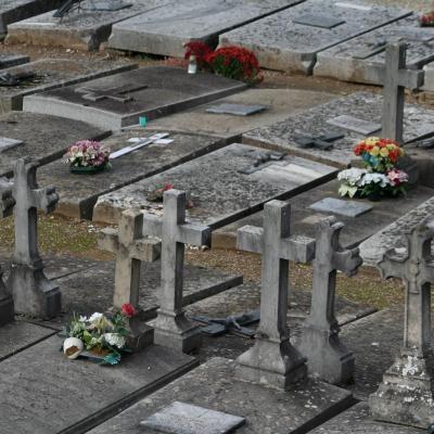 Tombes cimetiere de loyasse