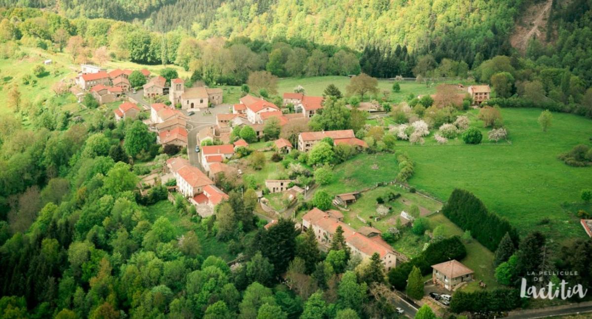 Village st just ex st just de baffie dans le 63 cropped thumbnail bdelair publi stjust 2